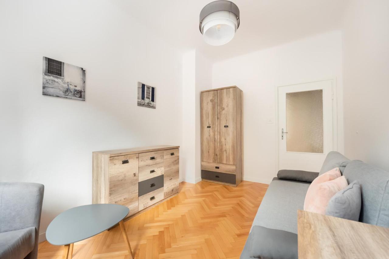 Plac Zbawiciela 3-Bedroom Apartment Warsaw Exterior photo